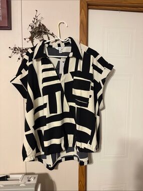 Nine West Black & White Geometric Pullover Top